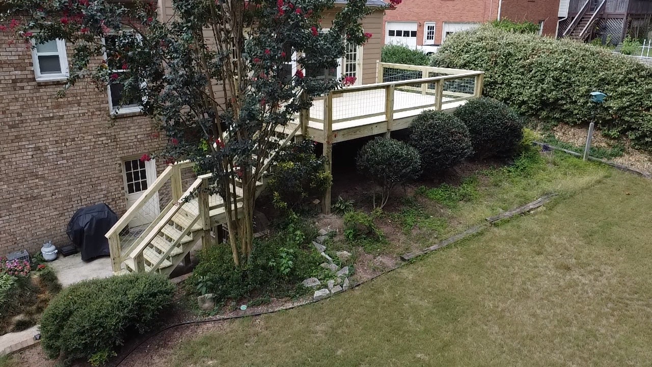 Aerial view of elevated deck with hog-wire railing built by Redbone Woodworks