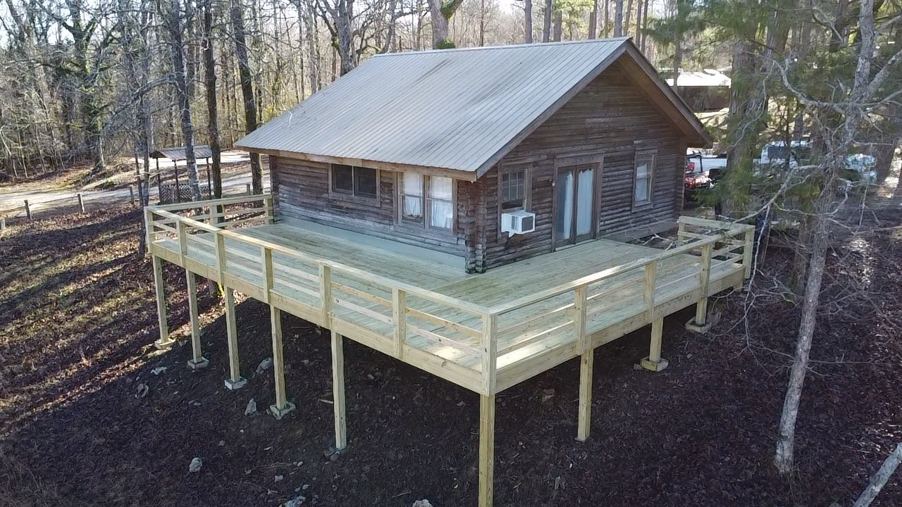 Wraparound deck on a cabin built by Redbone Woodworks