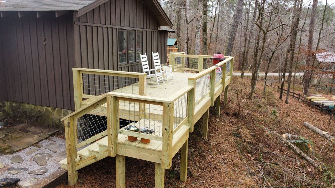 Deck with hog-wire railing built by Redbone Woodworks