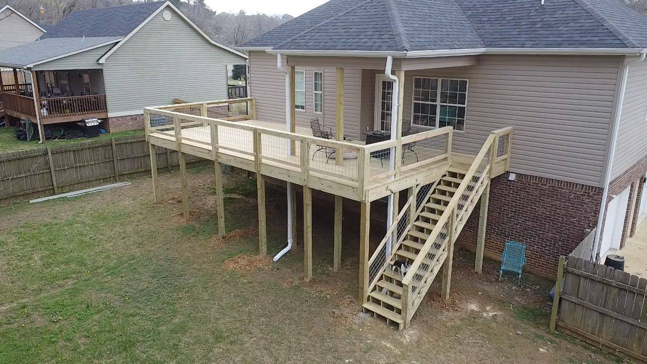 Wide deck with hog-wire railing built by Redbone Woodworks
